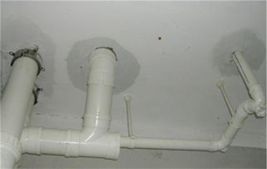 衛(wèi)生間水管漏水到樓下怎么辦?常見解決方法有哪些？