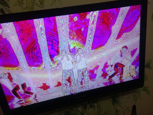 夏普電視開機為什么黑屏閃屏？