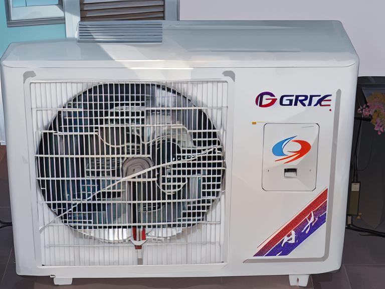 空調一開就噼里啪啦的響是怎么回事？